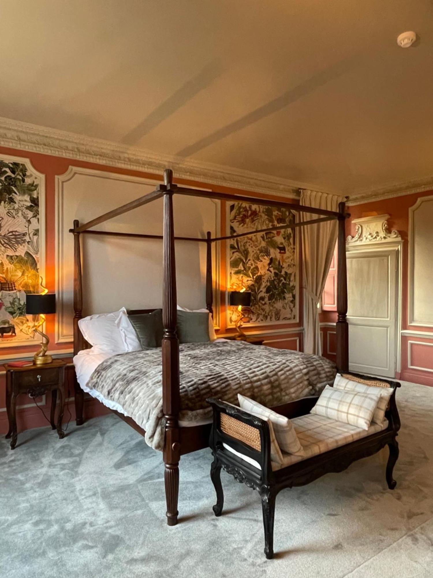 Chateau De La Huberdiere * Nazelles-Negron