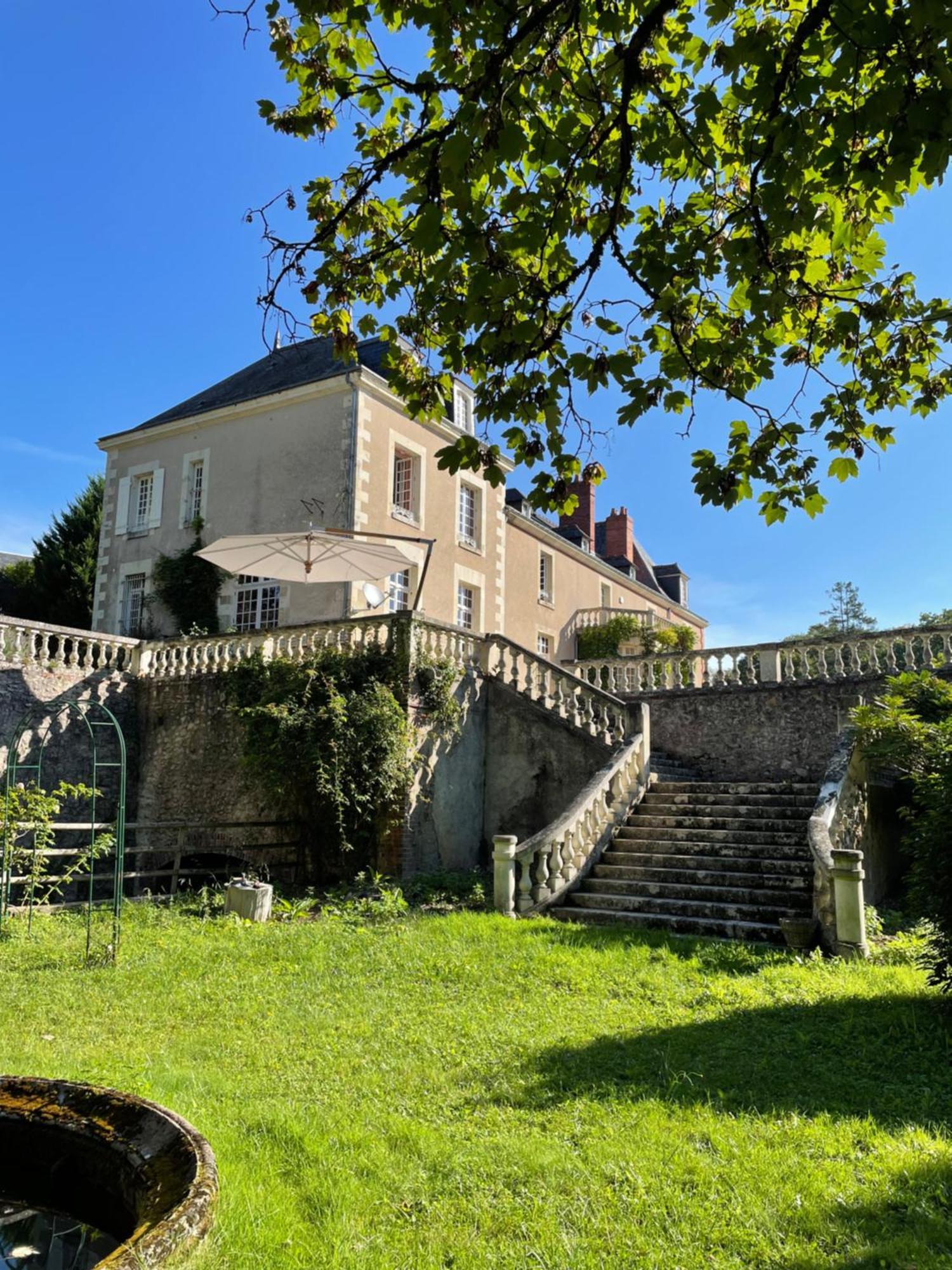 Chateau De La Huberdiere Bed & Breakfast Nazelles-Negron